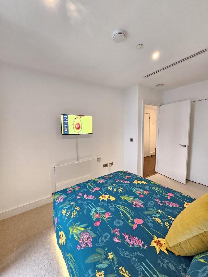 2 Bed Luxurious Apartments Canary Wharf London Exterior photo