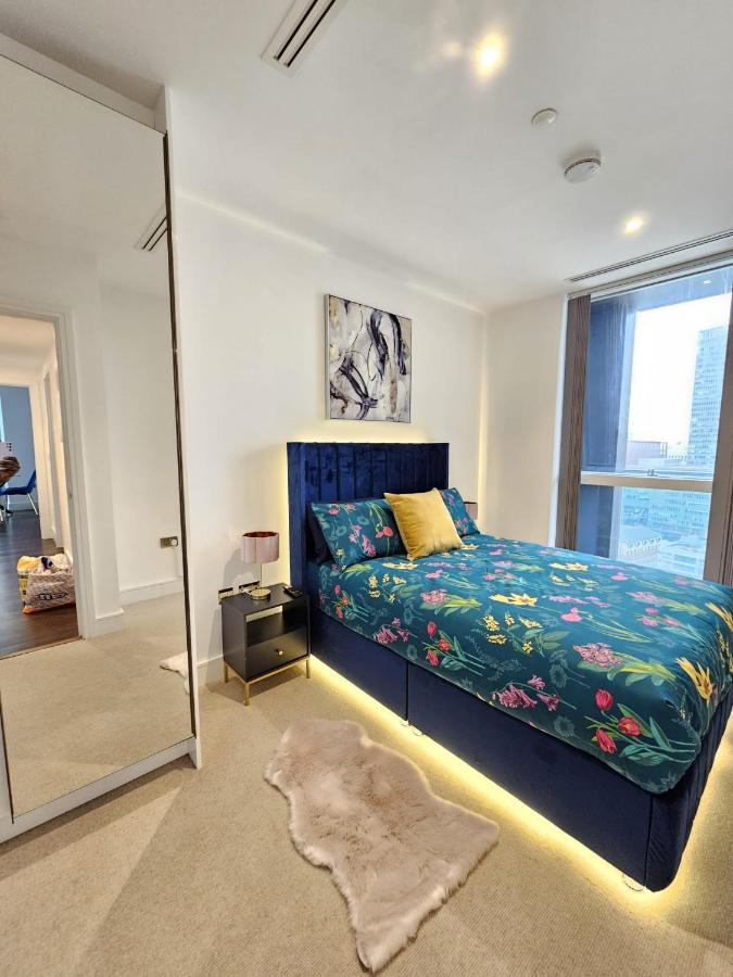 2 Bed Luxurious Apartments Canary Wharf London Exterior photo